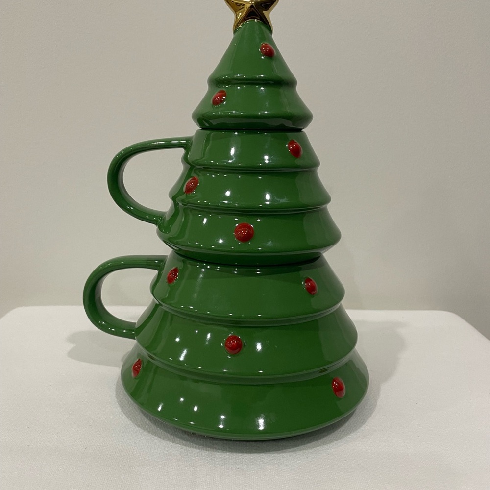 Hallmark Christmas Tree Stackable Mug Set w/Lid/Holiday mugs Red Green Gold Star